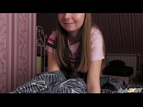 ❤️ Blonde Sucks her Best Friend Deeply και παίρνει σπέρμα στο στόμα της ️ Σεξ βίντεο ☑